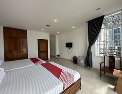OYO 1215 3 Lu Hotel