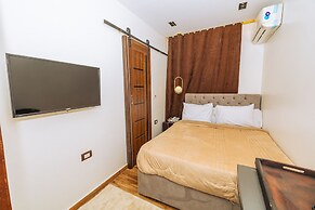 White Pyramids inn
