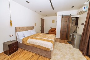 White Pyramids inn