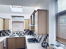 Inviting 3-bed House in Nottingham Central