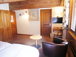 Between Boutique Hotel