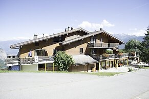 Between Boutique Hotel