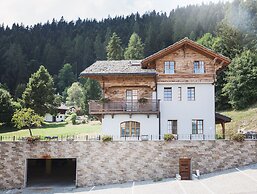 Between Boutique Hotel