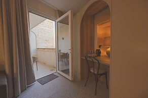 Maria Rosa Suites