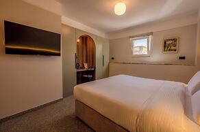 Maria Rosa Suites