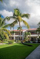 Romantic Antigua Getaway – Oceanfront Condo with Resort Amenities