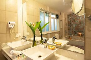 Sashas Holiday Village