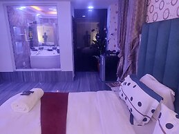 Gold Crown international Hotel