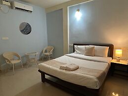 Aqua Wave by YogiTree Hotels