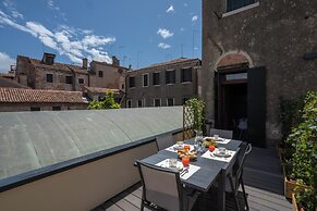 Ca' Longo Palace Apartments