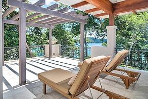 Arcos Del Mar Beachfront