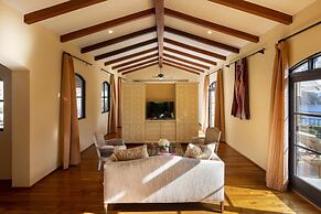 Arcos Del Mar Beachfront