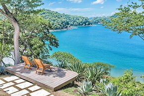 Arcos Del Mar Beachfront