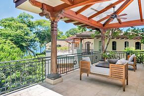 Arcos Del Mar Beachfront
