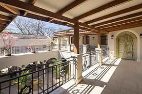 Arcos Del Mar Beachfront