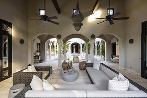 Arcos Del Mar Beachfront