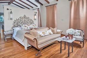 Arcos Del Mar Beachfront