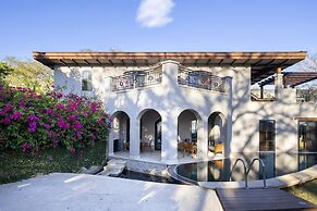 Arcos Del Mar Beachfront
