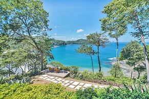 Arcos Del Mar Beachfront