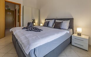 Apartments with Shared Pool Rocco 1