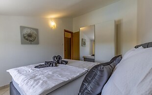 Apartments with Shared Pool Rocco 1