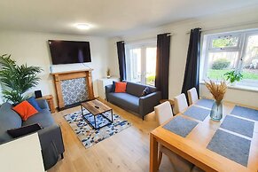 Impeccable 4-bed House in Cheltenham