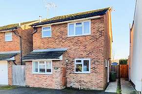 Impeccable 4-bed House in Cheltenham