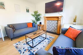 Impeccable 4-bed House in Cheltenham