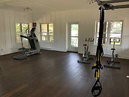 Spacious log Cottage Resort Access Citq 242255