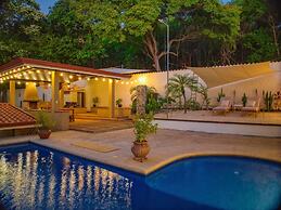 Few Steps to Beach Private Pool and Jacuzzi