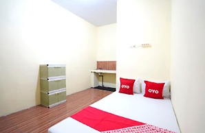 OYO Life 92920 Rumah Kost Azca