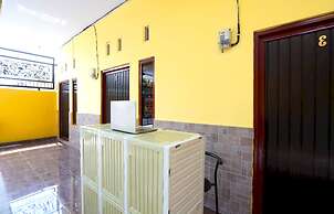 OYO Life 92920 Rumah Kost Azca