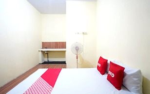 OYO Life 92920 Rumah Kost Azca