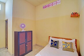 OYO Life 92954 Shanti Kost