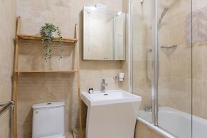 Comfortable 2 Bed Apartment by Tower Bridge