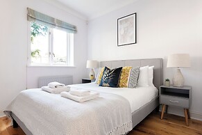 Comfortable 2 Bed Apartment by Tower Bridge