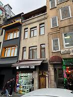 The Square 30