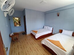 Roomy Guesthouse