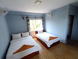 Roomy Guesthouse