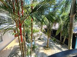 Roomy Guesthouse