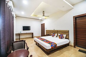 Fabhotel Apple Tree