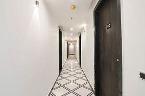 FabHotel Sky Suites Karkardooma