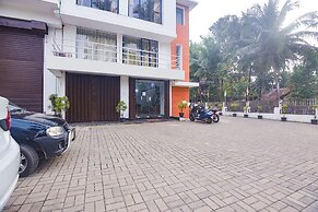 FabHotel Holiday Suites