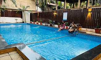 Fabhotel Pleasure Inn