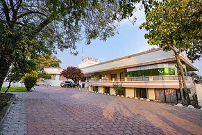 Fabhotel Girija