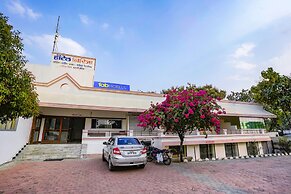 Fabhotel Girija