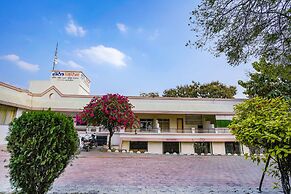 Fabhotel Girija