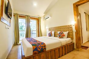 Fabhotel Grand Royal Palms
