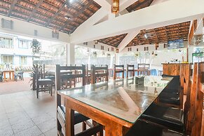 Fabhotel Grand Royal Palms