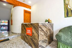 Fabhotel Grand Royal Palms